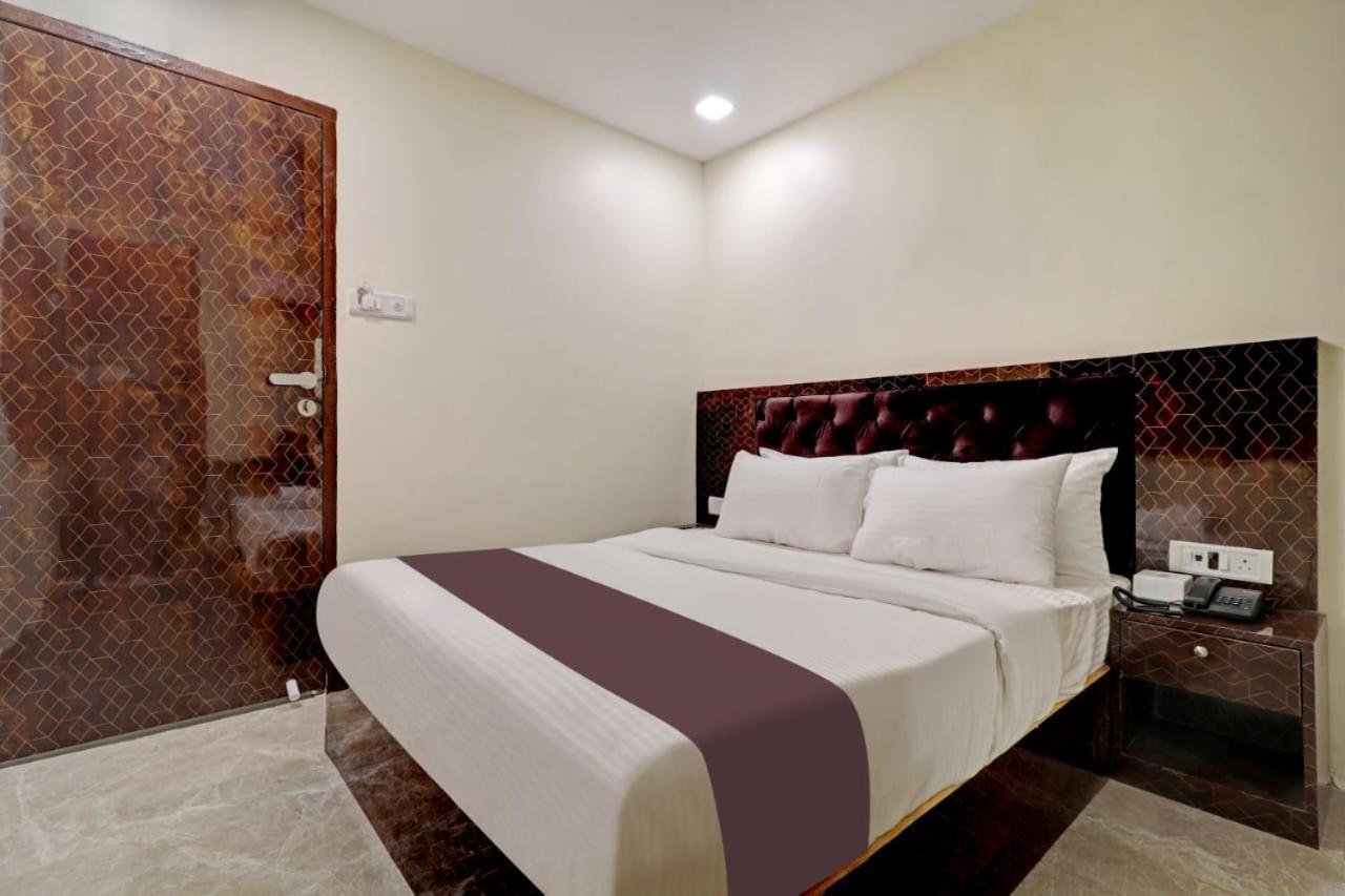 Sumit Palace Hotel 3*