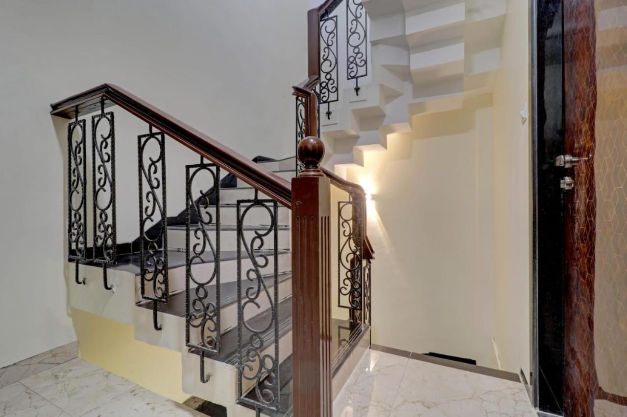 Sumit Palace Hotel