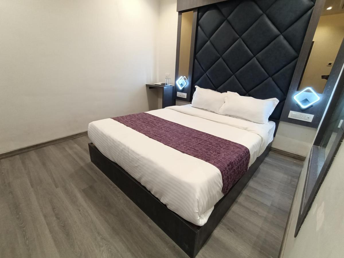 Hotel Classio Andheri - Near Dn Nagar Metro Station 3*