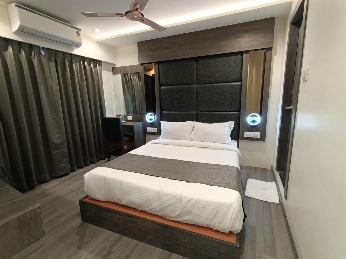 Hotel Classio Andheri - Near Dn Nagar Metro Station