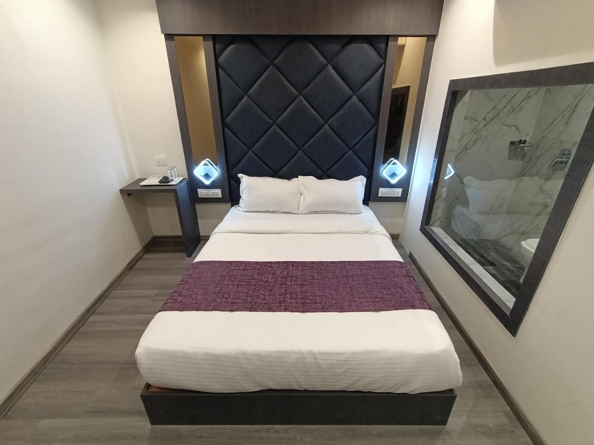 Hotel Classio Andheri - Near Dn Nagar Metro Station 3*