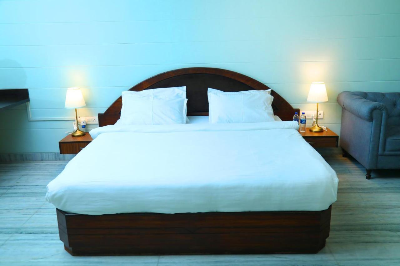 Country & Suites By Umrb - International Airport 3*