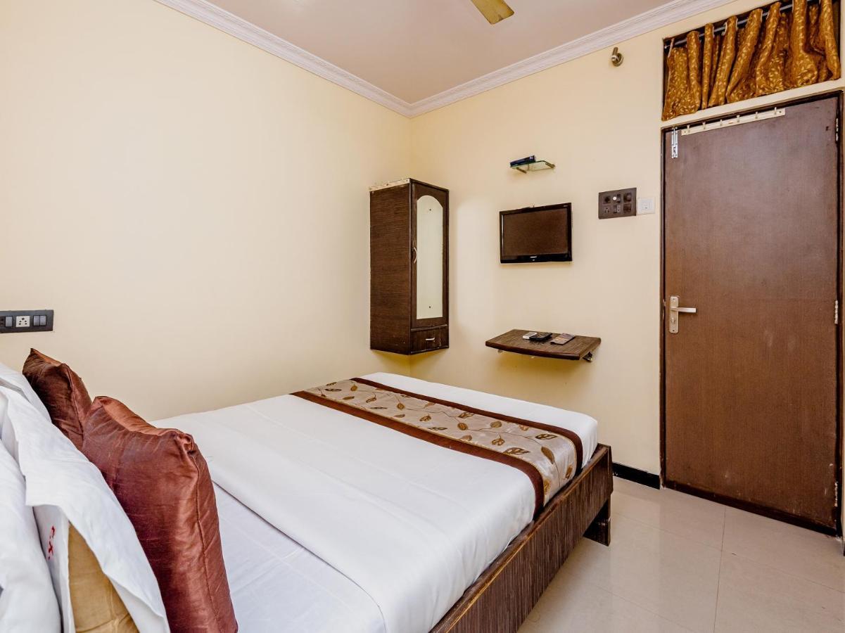 Hotel Felix Residency - Near Airport Road