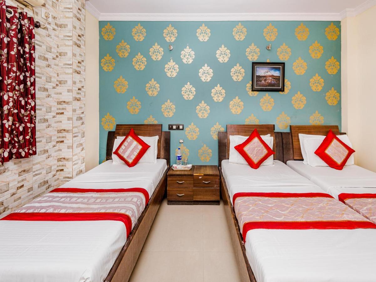 Hotel Felix Residency - Near Airport Road