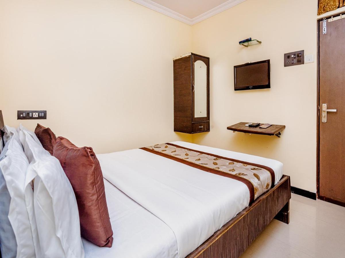 Hotel Felix Residency - Near Airport Road 3*