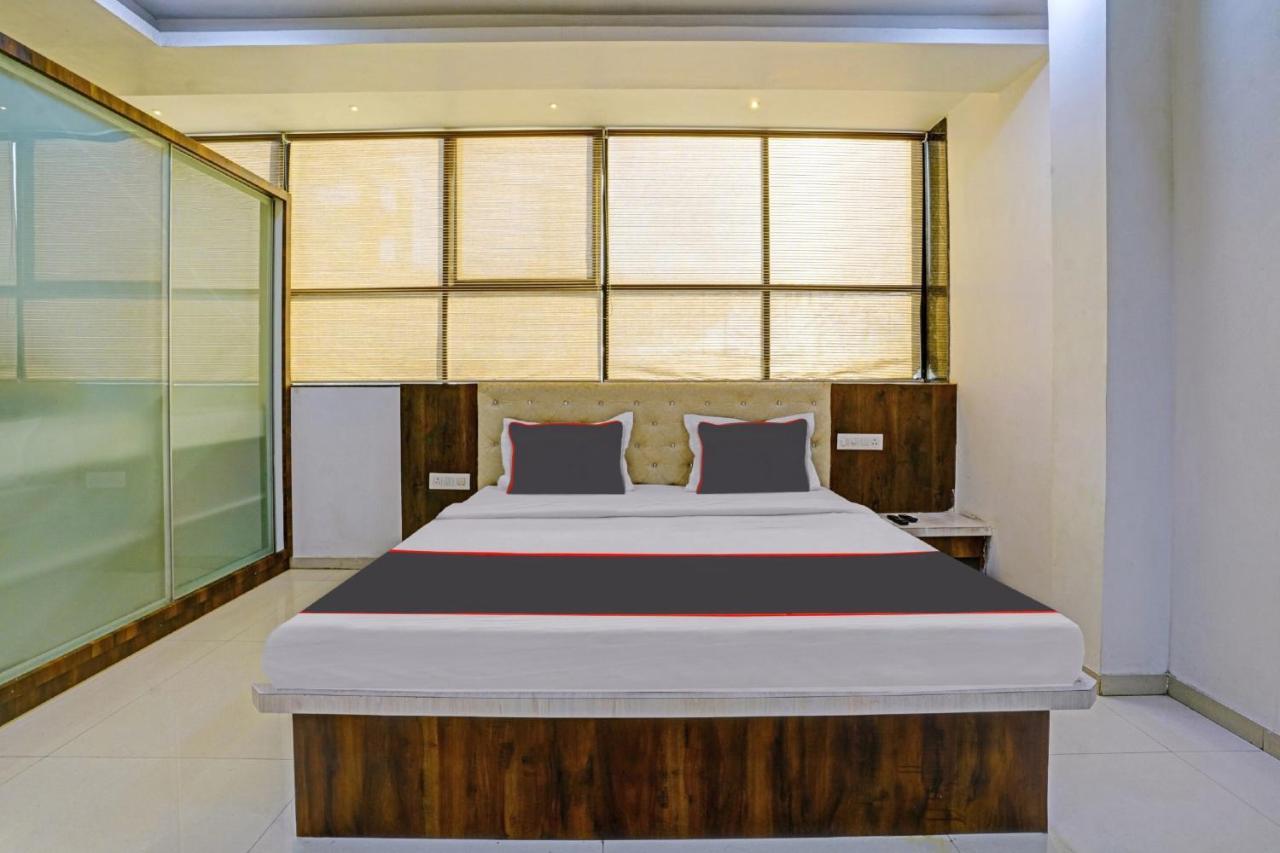 Collection O 81152 Krishna Hotel 3*