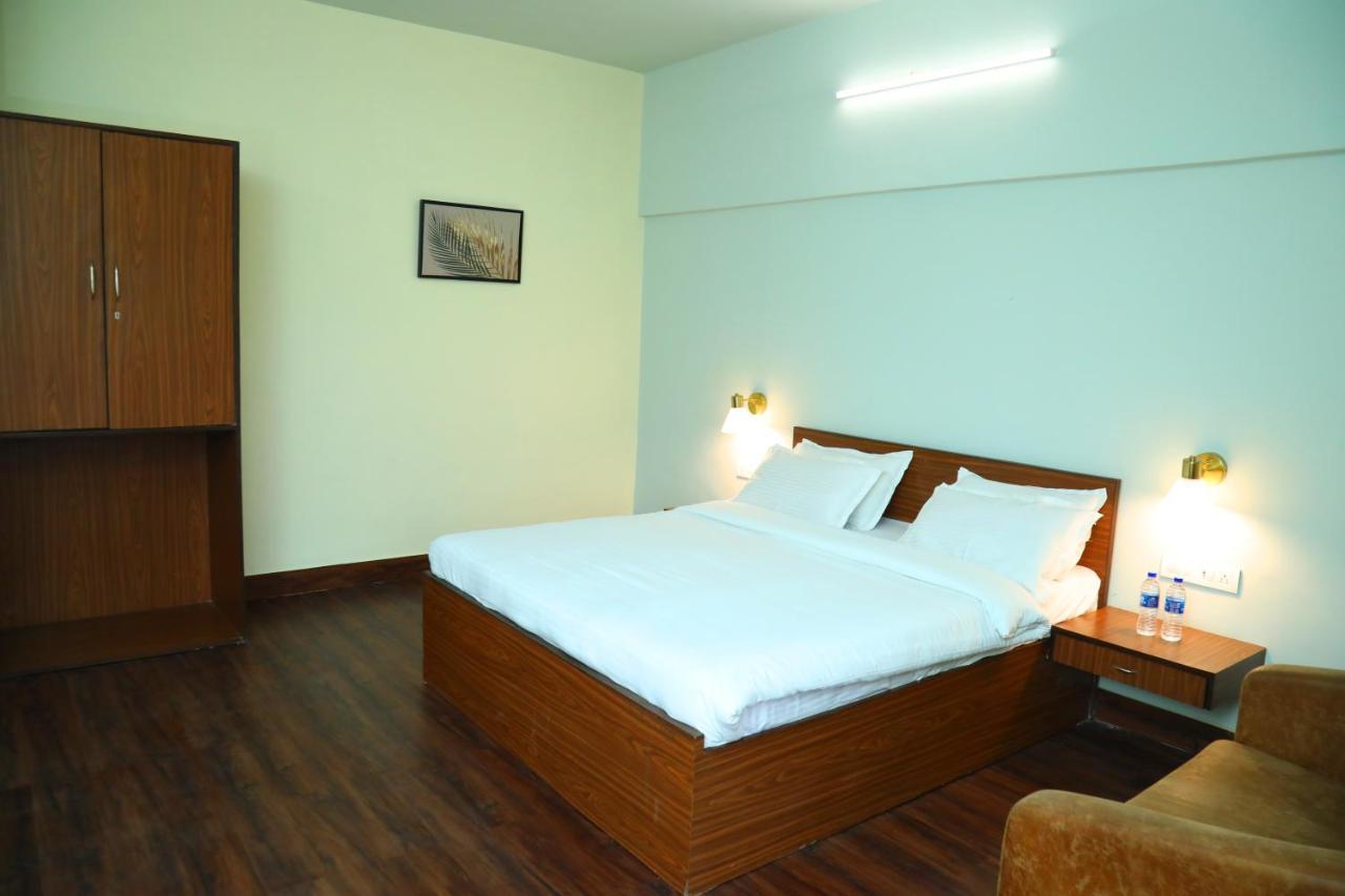 Country & By Turtle - Airport Hotel 3*