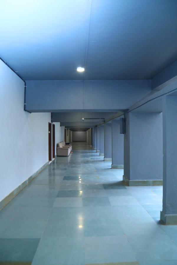 Hotel Country & Suites By Umrb - International Airport 3*