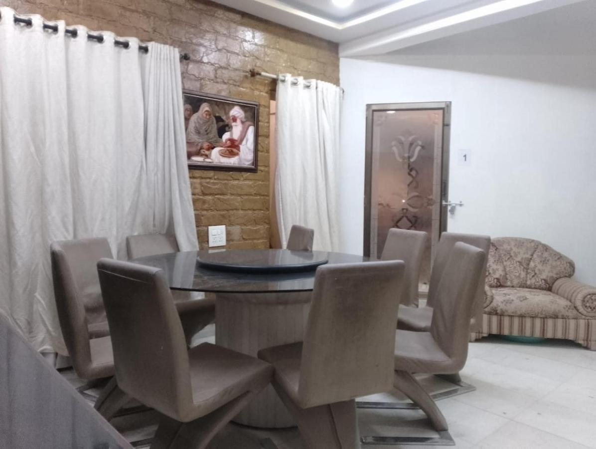 Luxurious 3bhk Bandra *