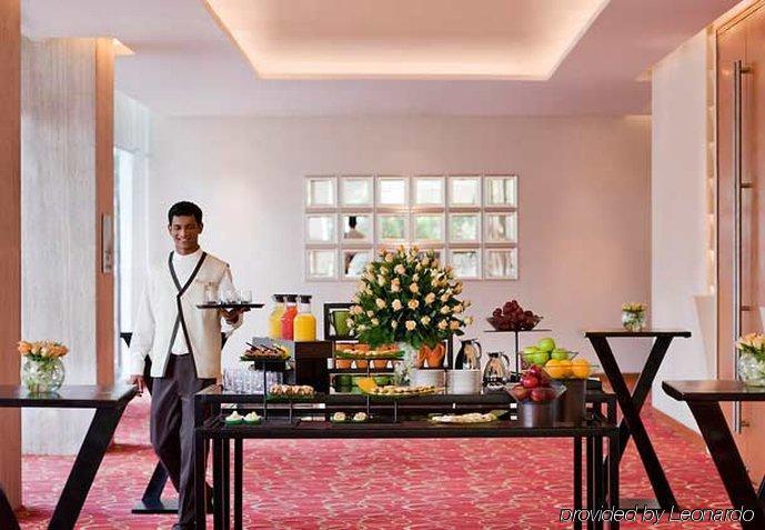 Hotel Courtyard By Marriott International Airport