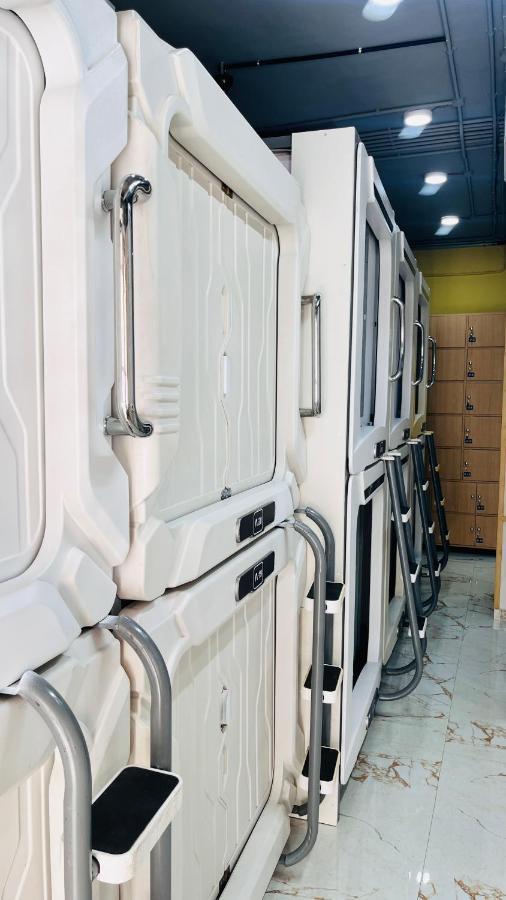 Astropods Capsule hotel *