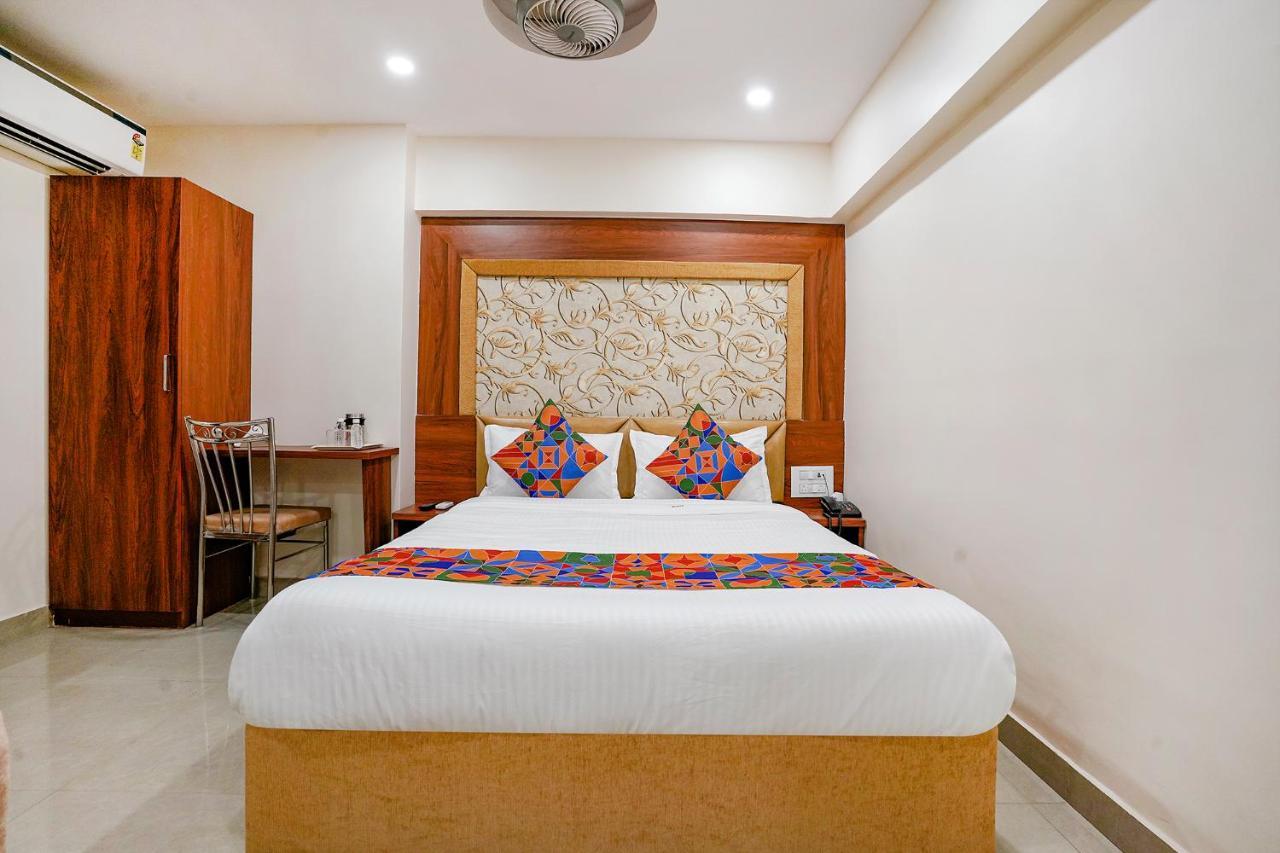 Fabexpress Alive - Nr Juhu Hotel