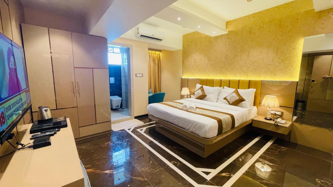 Home2 Renaissance Club Hotel