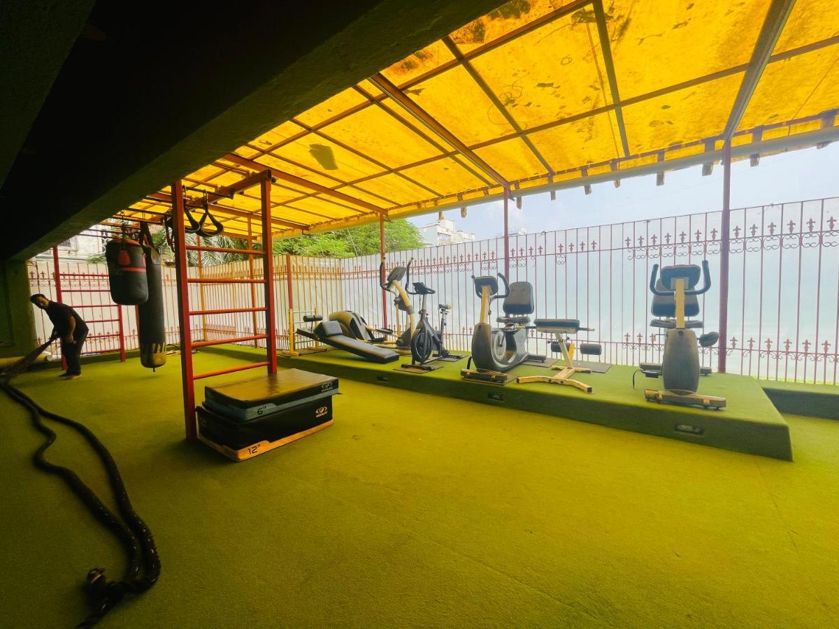 Home2 Renaissance Club