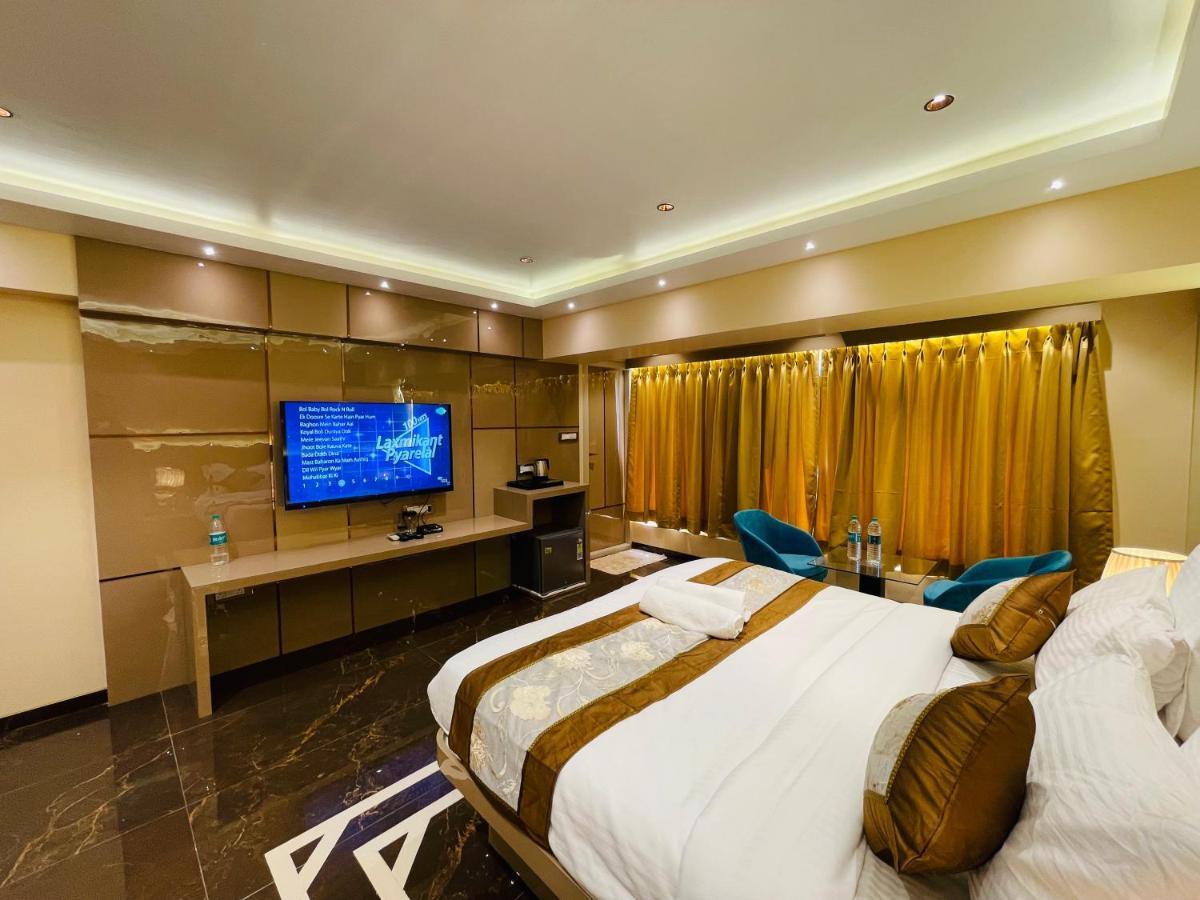 Home2 Renaissance Club Mumbai