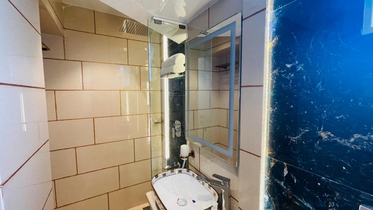 Home2 Renaissance Club Mumbai