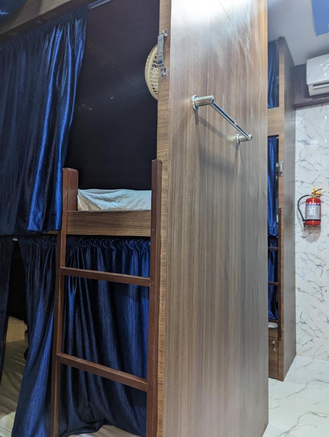 Ayala Pg Ac Deluxe1 * Mumbai