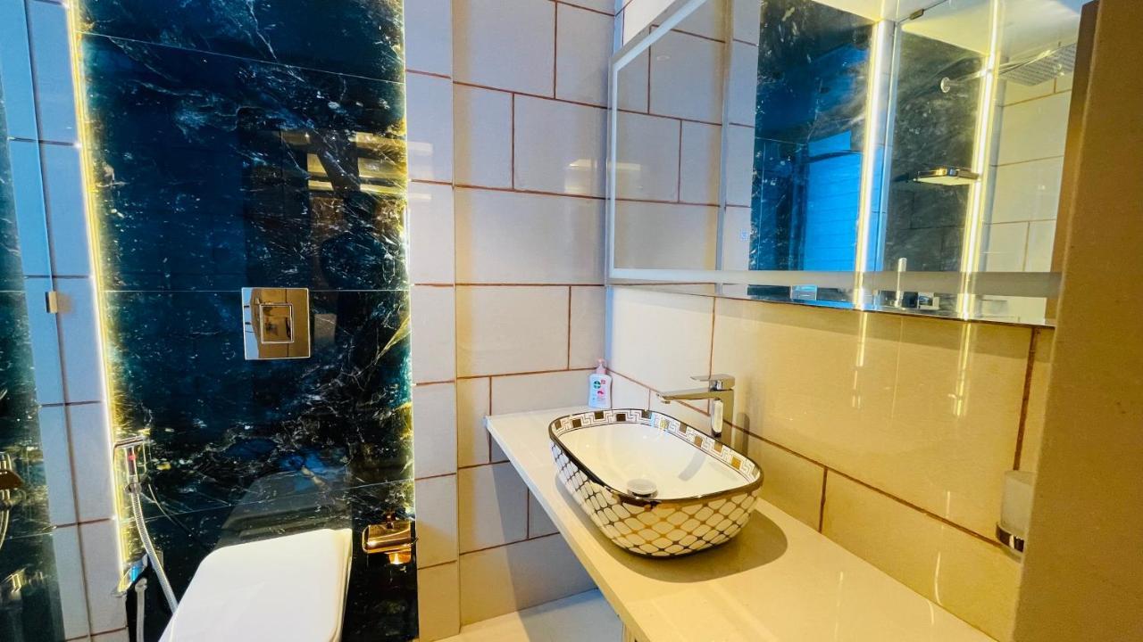 Home2 Renaissance Club Mumbai