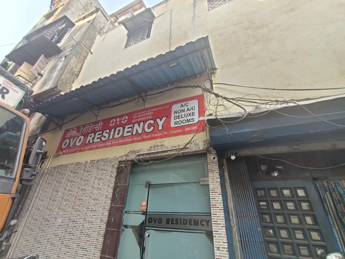 Guest house Ovo Residency Near Masjid Bunder Railway Station