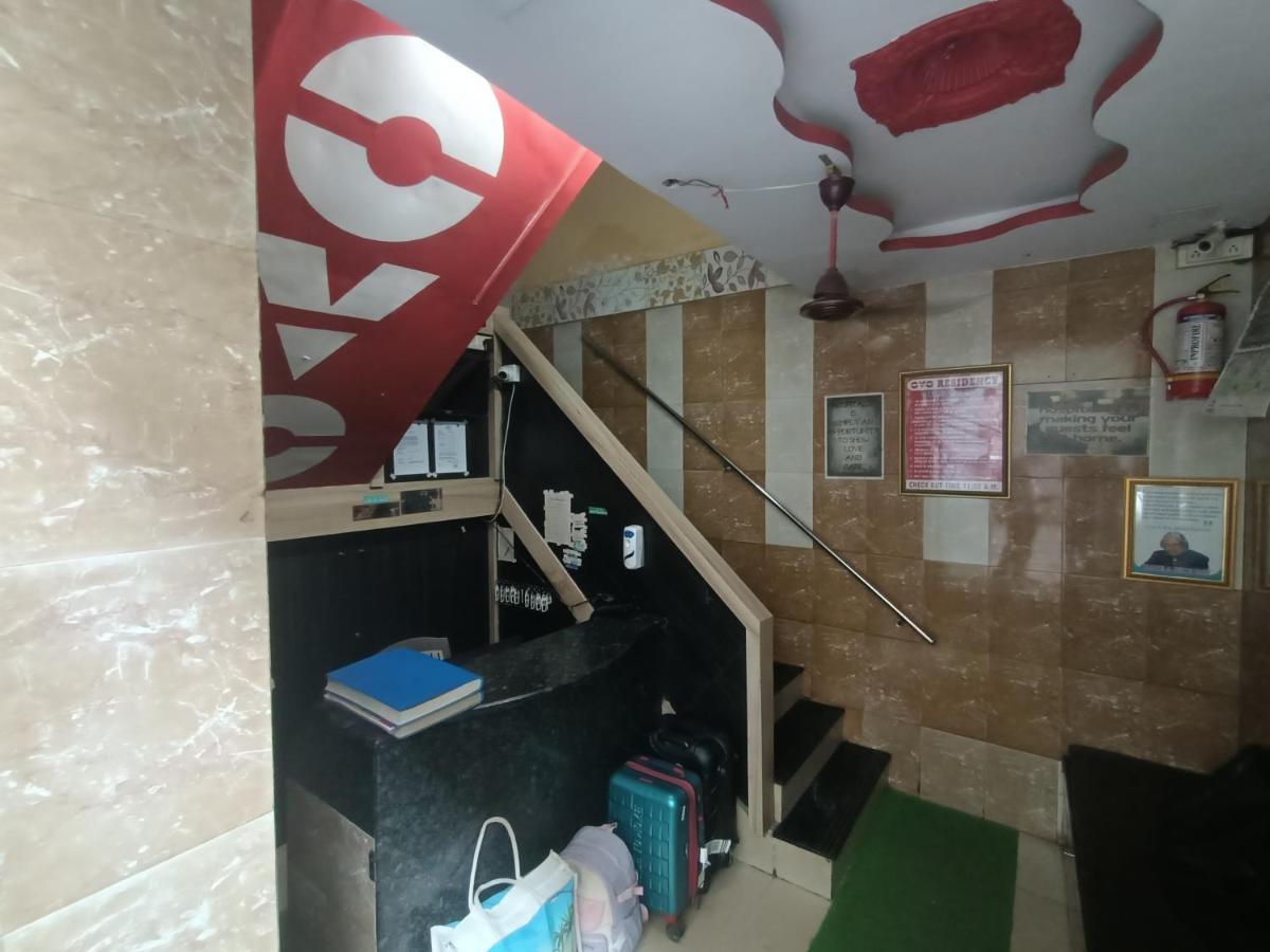 Guest house Ovo Residency Near Masjid Bunder Railway Station *