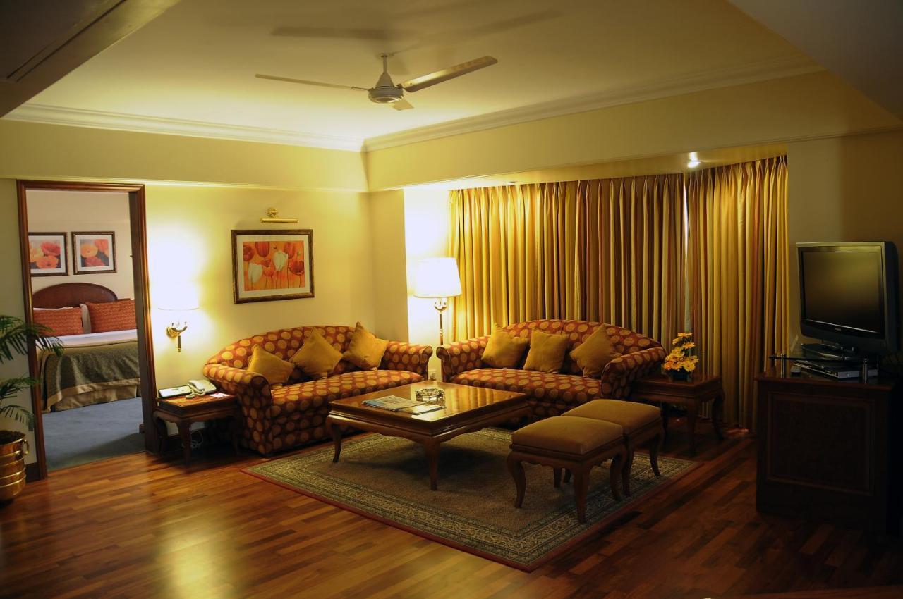 Ramada Plaza By Wyndham Palm Grove Hotel