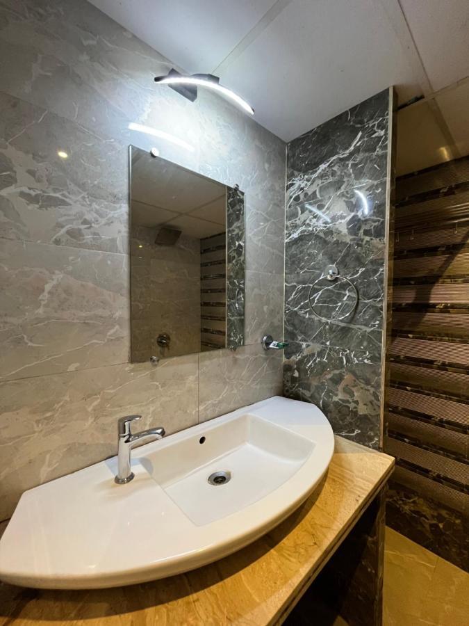 Wind Flower Regency - Near Kokilaben Hospital 3*