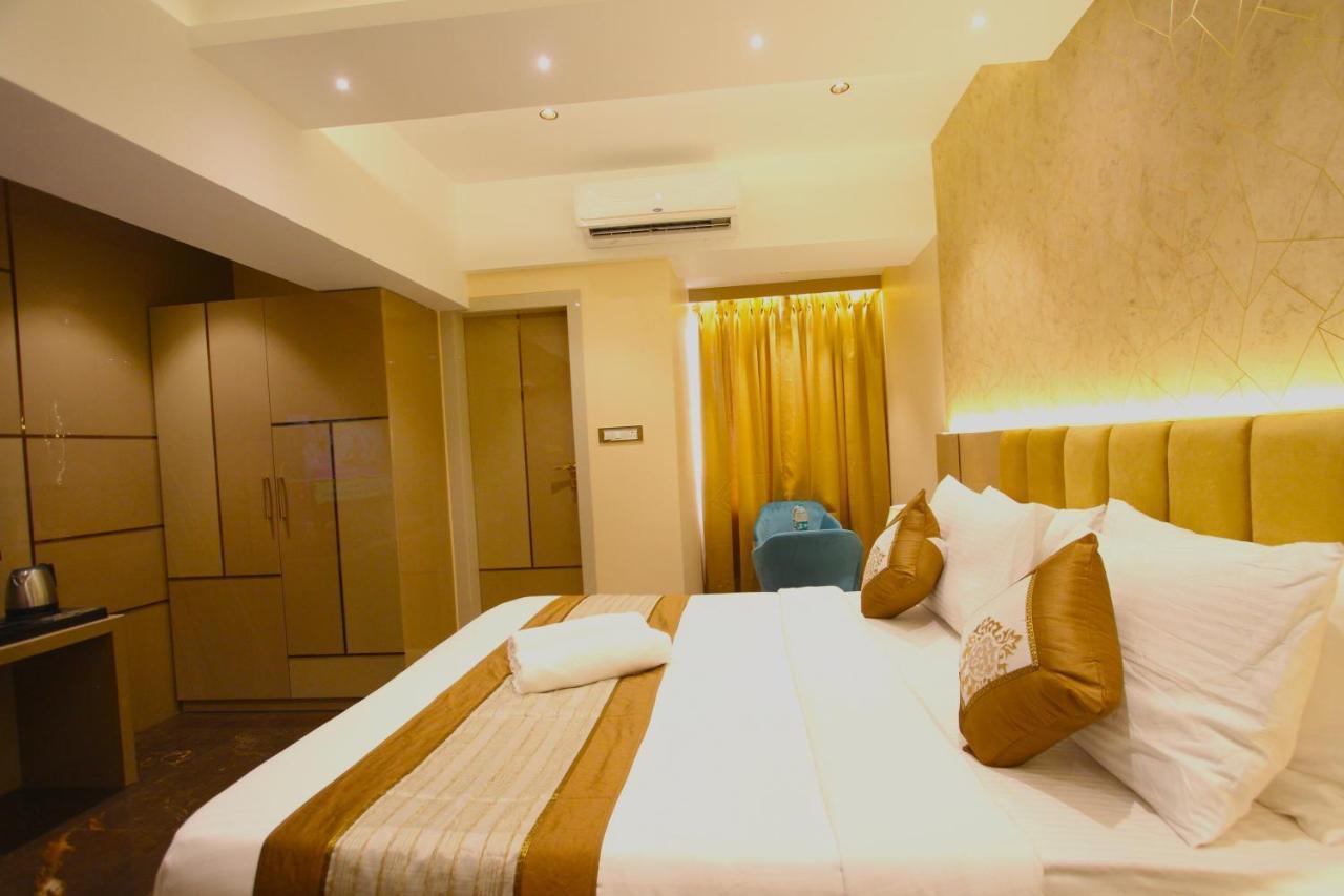 Home2 Renaissance Club