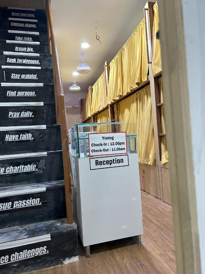 72 Hostel *