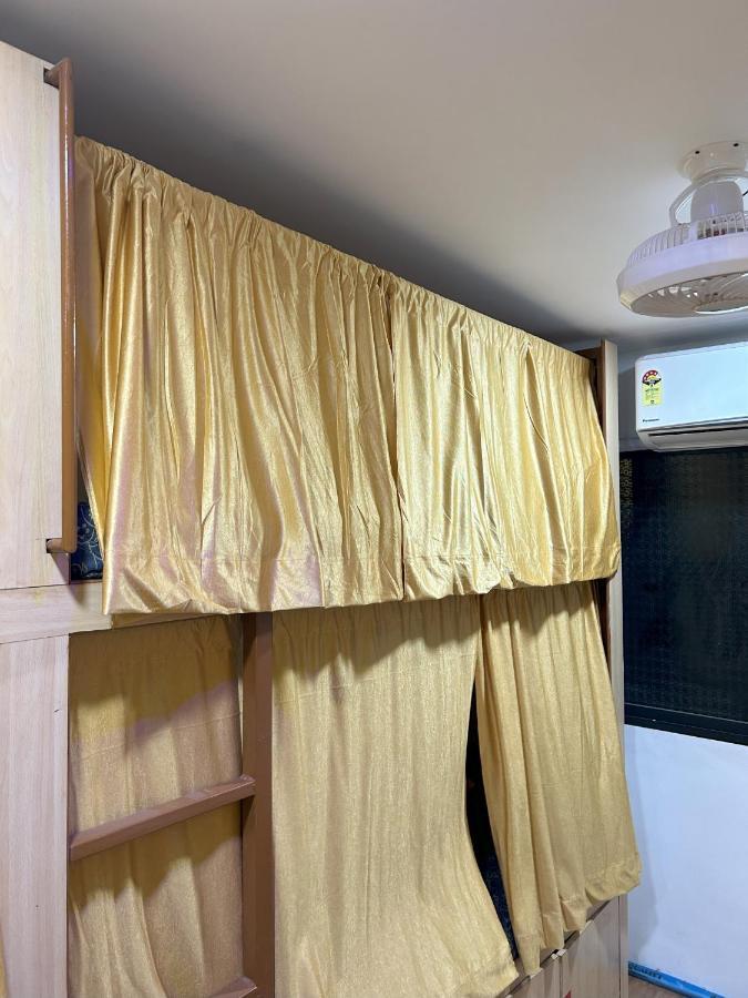 72 Hostel *
