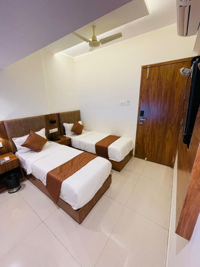 Hotel Black Burn 3*