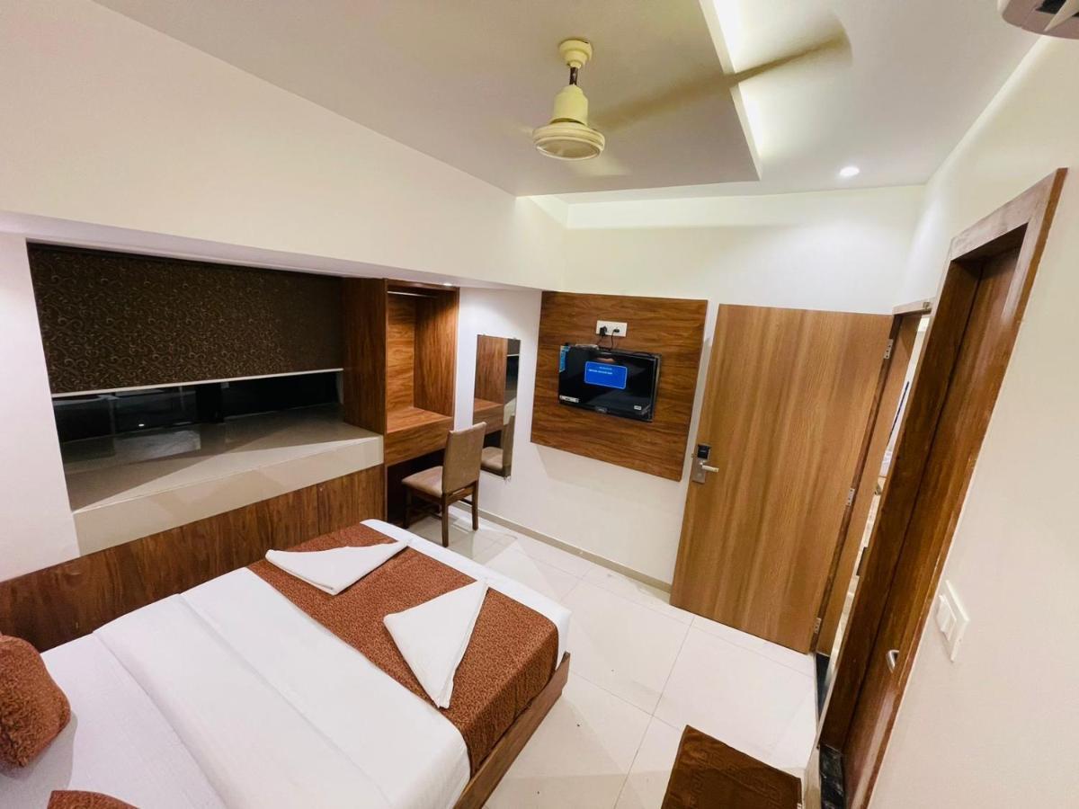 Black Burn 3* Mumbai