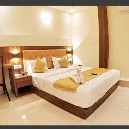 Emerald Near T2 International Airport Hotel 3*