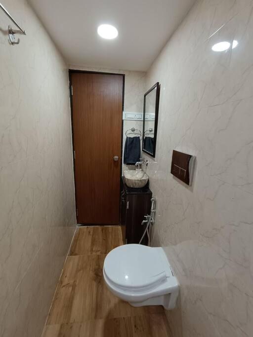 Apartment Private Studio In South Mumbai's Heart