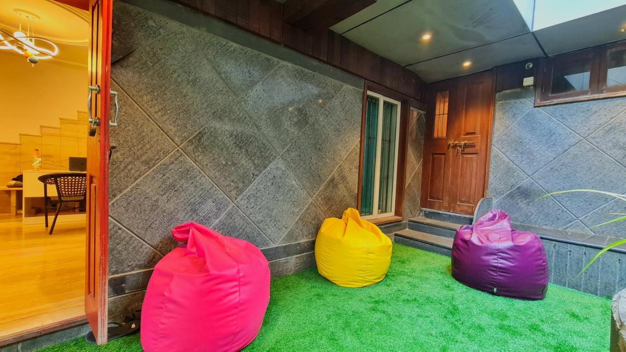 Rostel Live Hostel *