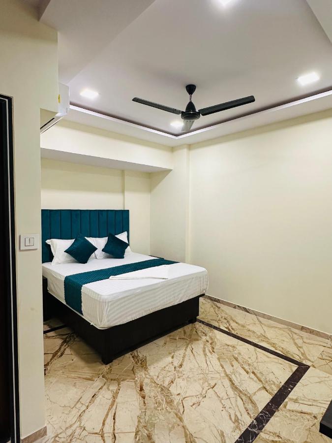 Classio - Near Kokilaben Hospital, Andheri West 3* Bombaim