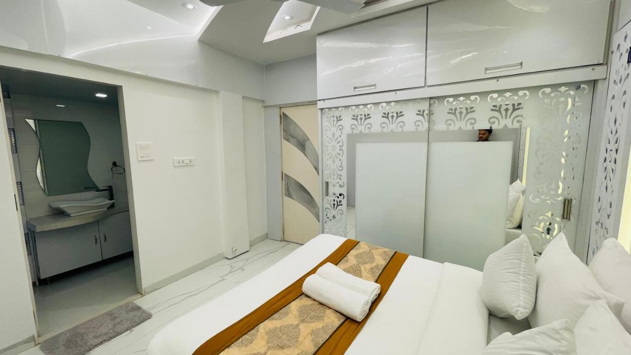 One Bedroom Apartment- Near Kokilaben Ambani Hospital, Andheri West Apartment Mumbai