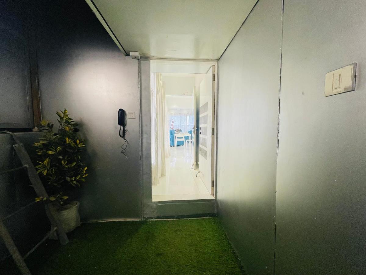 One Bedroom Apartment- Near Kokilaben Ambani Hospital, Andheri West Apartment *