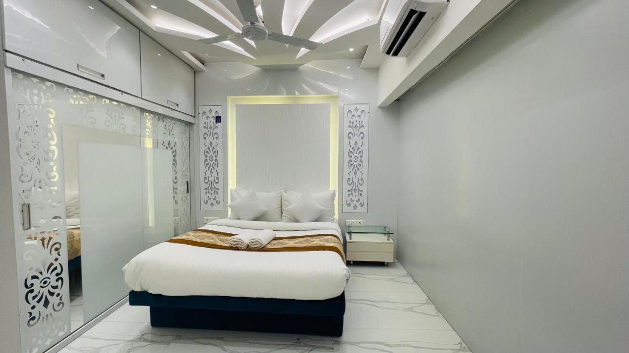 Apartment One Bedroom Apartment- Near Kokilaben Ambani Hospital, Andheri West Mumbai