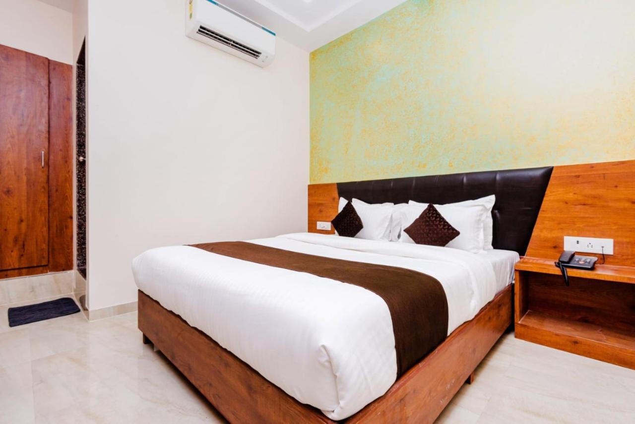 Hotel Raheja Residency 3*