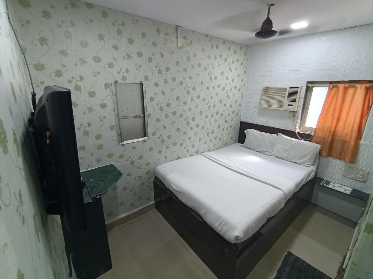 Guest house Ovo Residency Near Masjid Bunder Railway Station Mumbai
