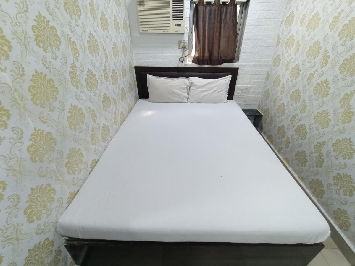 Ovo Residency Near Masjid Bunder Railway Station Guest house