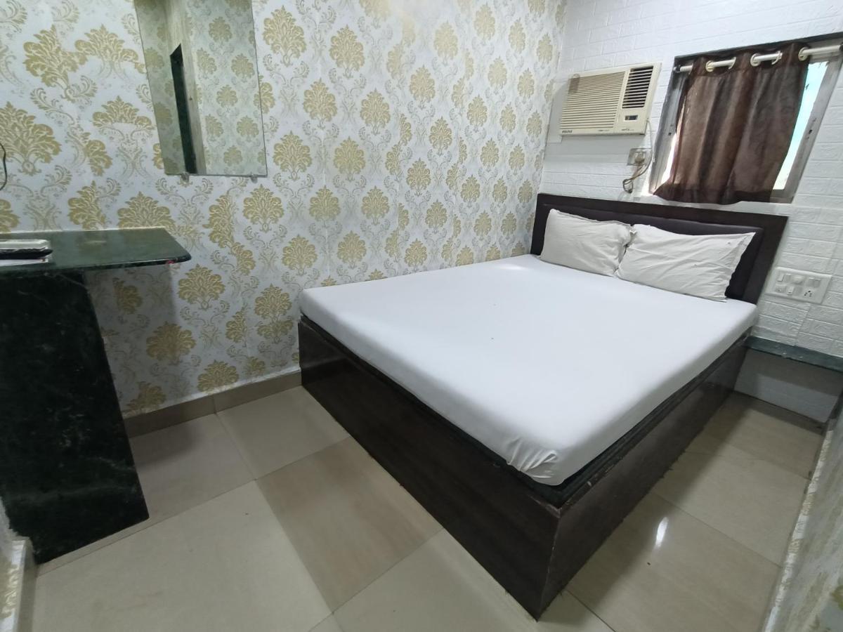 Guest house Ovo Residency Near Masjid Bunder Railway Station Mumbai