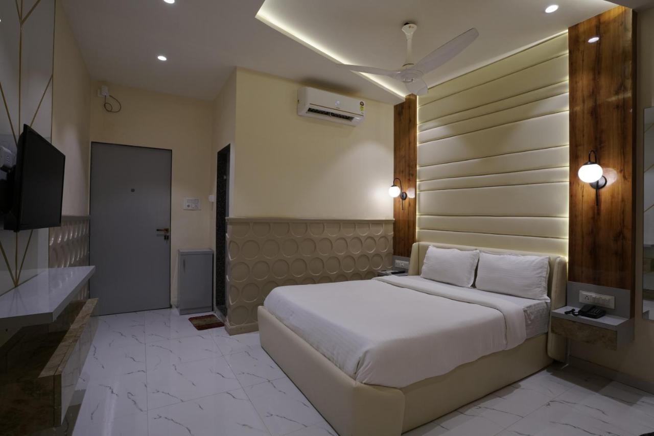 Hotel Palm Springs - Gorai