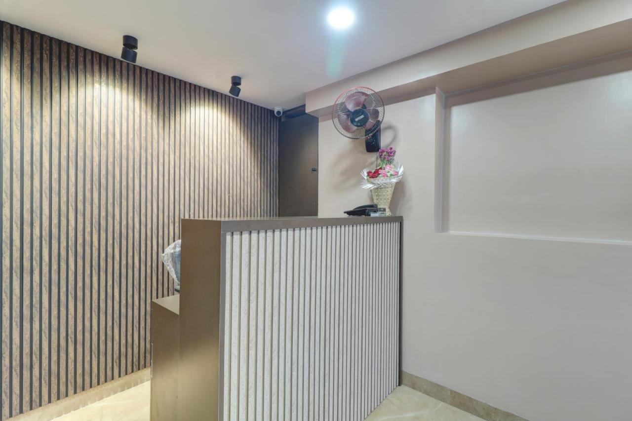 Hotel Embrace Near Exhibition Center Bombaim