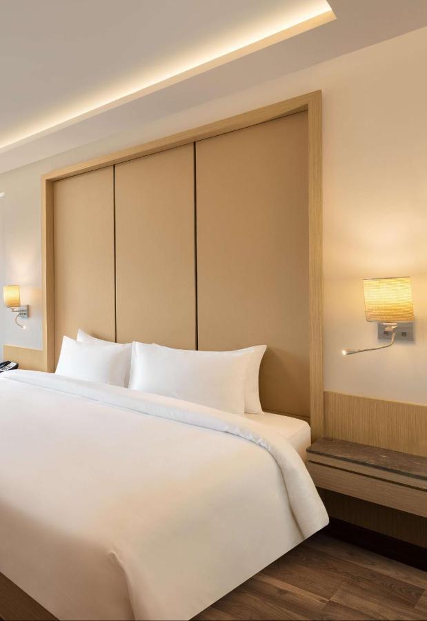 Radisson Goregaon 4*