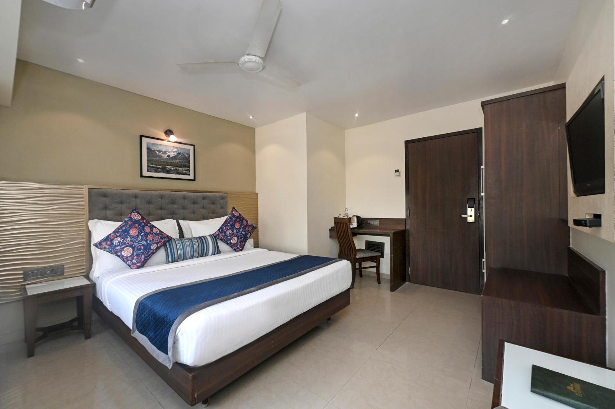 Hotel Le Grande - International Airport Mumbai
