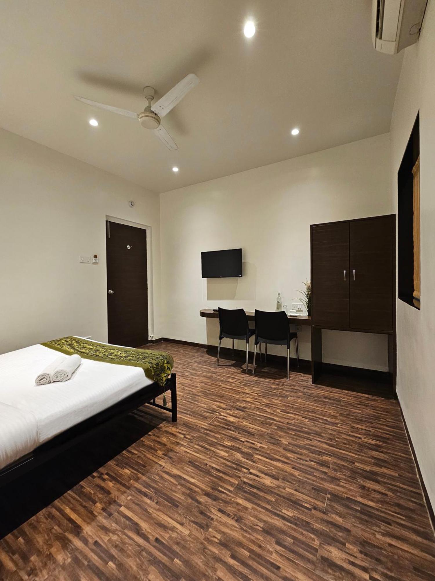 Kumkum Hotel Mumbai