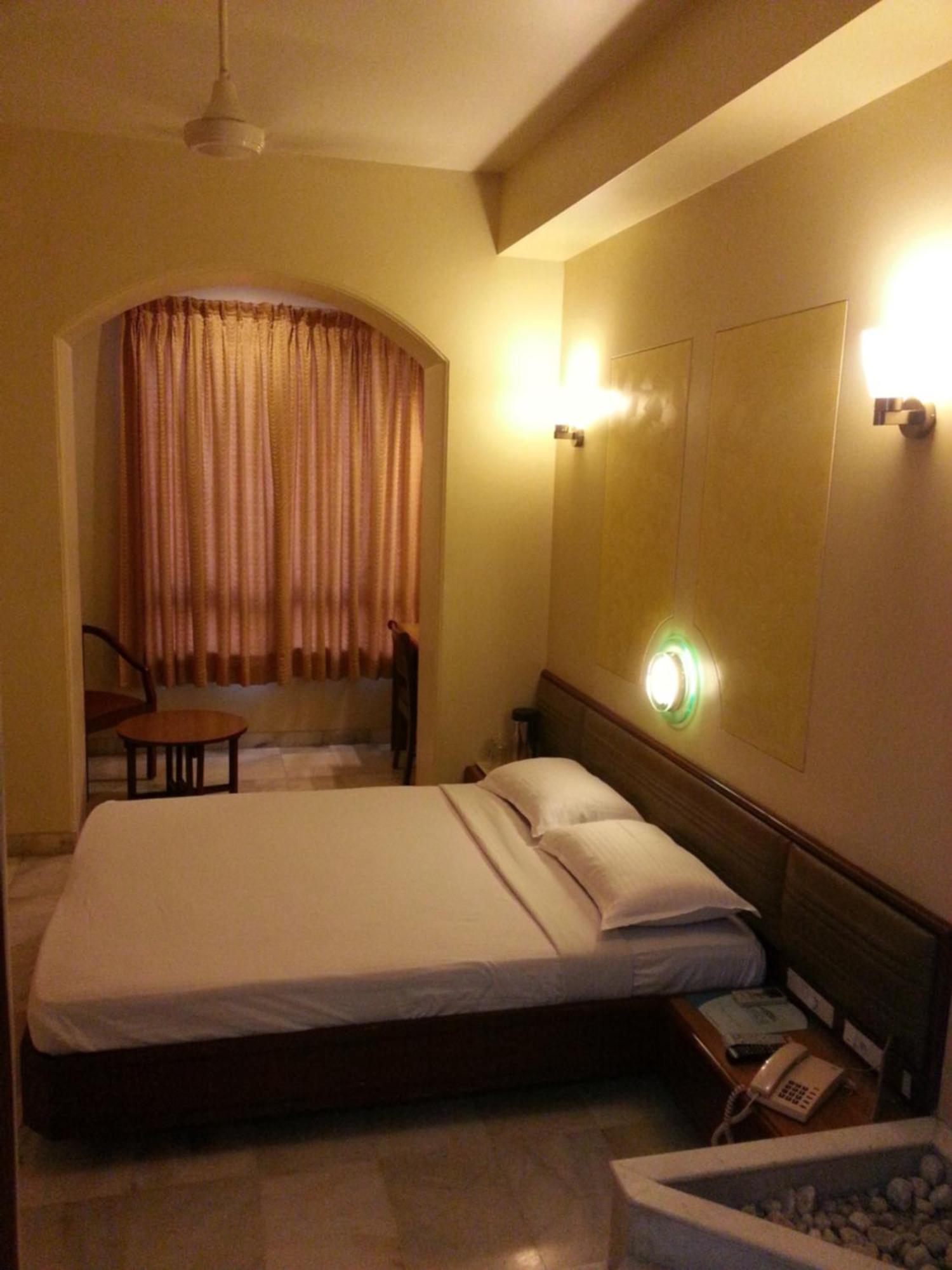 Hotel Ashray International, Sion - Near Bkc