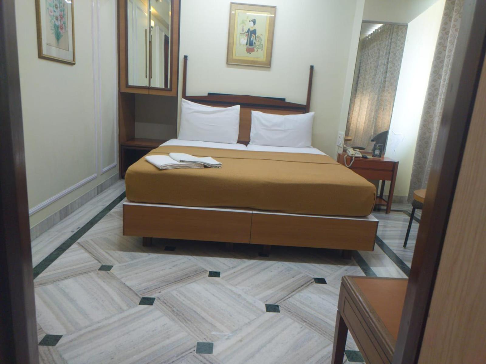 Royal Park Dockyard 3*