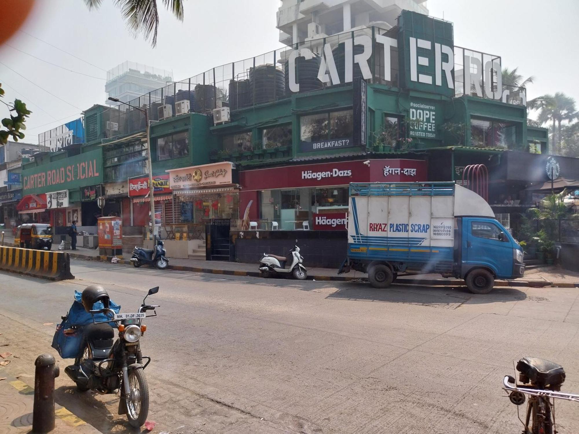Apartment Nexstage Terraces, The Blue Lagoon Suite, Carter Road, Bandra West